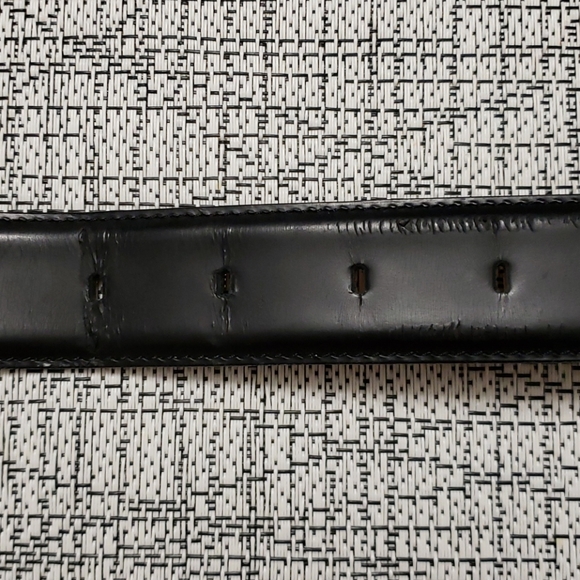 Louis Vuitton Classic Leather Belt - Picture 10 of 10